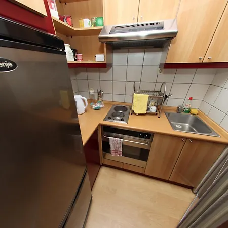 Plaza Apartment *