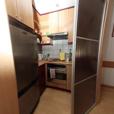 Plaza Apartment *
